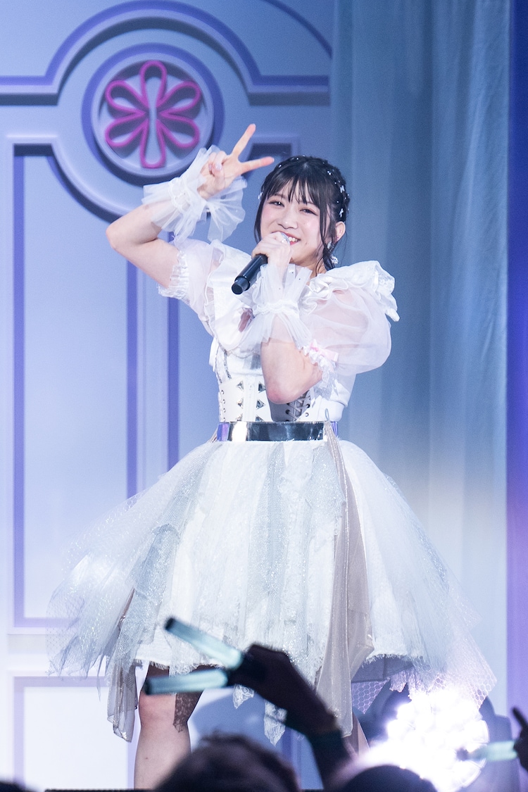 Arai Hitomi perform
