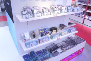 バンドリ」Poppin'PartyからAve Mujicaまで全10バンドのグッズが勢揃い ...