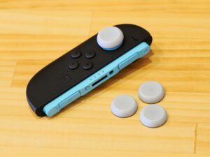 Nintendo Switch 2の指の負担を減らすスティックカバー『FitSense』を紹介
