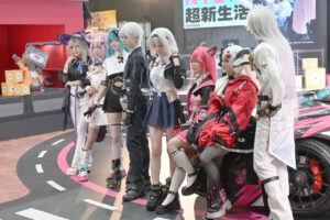 ニコニコ超会議2026」に「NTE: Neverness to Everness」のブースが出展。ステージでは作中の機能を 使ったレース大会や公式コスプレイヤーの撮影会も