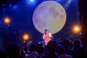 otsumami feat.mikan、声と呼吸をじっくりと届けた「ピアノと私のライブ #2」（ライブレポート） - 音楽ナタリー