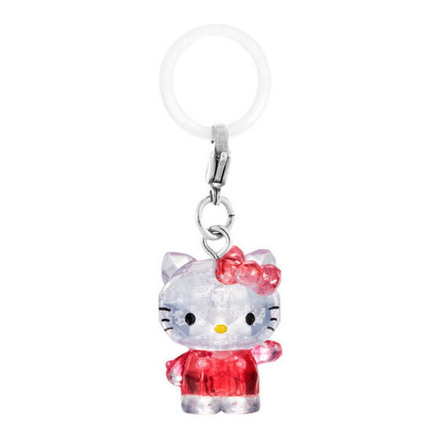 Detail kilau kristal pada My Melody dan Kuromi