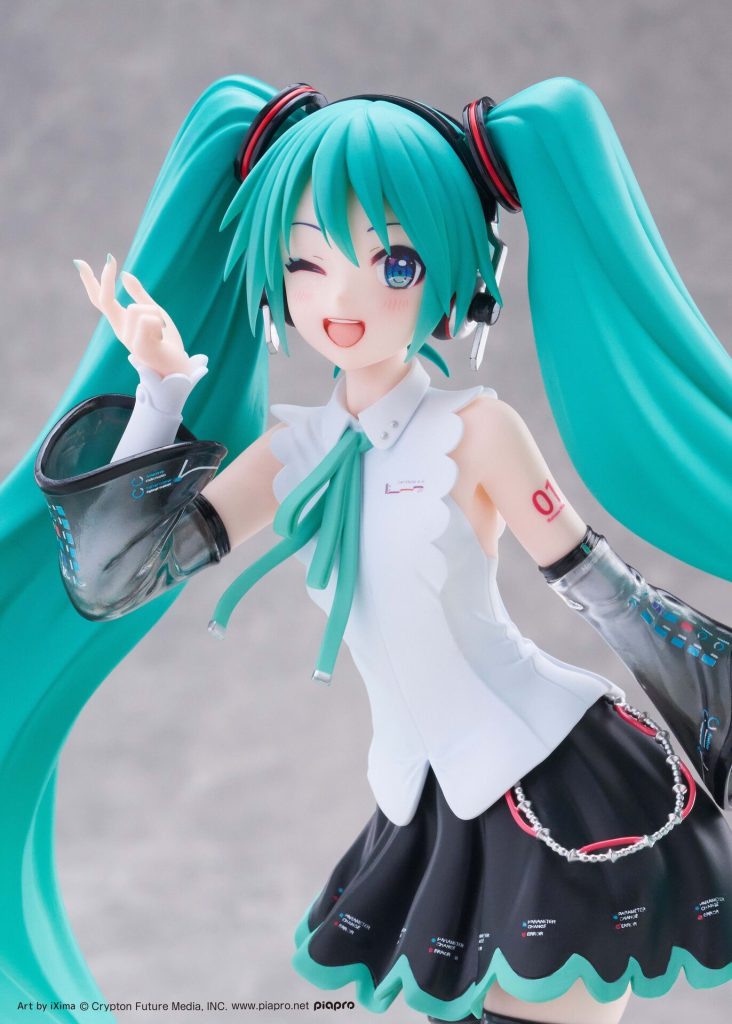 Hatsune Miku NT 1/6 Scale Prize Figure - tampak samping