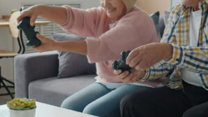 ゲーム業界では「高齢ゲーマーが増えてるのに誰も狙っていない」とのアナリスト分析。高齢化進む中、開拓の余地ありな“新ターゲット層” - AUTOMATON