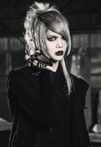 DEXCORE loses guitarist haku but gains yumeto on guitar