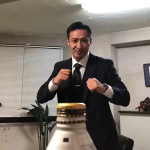Yoshiyuki Yamaguchi, Makio Bitou's actor in Crows Zero 2, shows us that despite being in his 50s, he still has it.