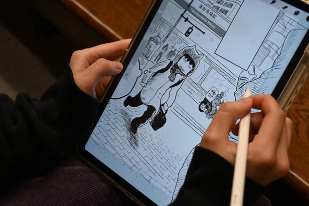 Chinese manga artist depicts life in Japan through food stories amid bilateral tensions - The Mainichi