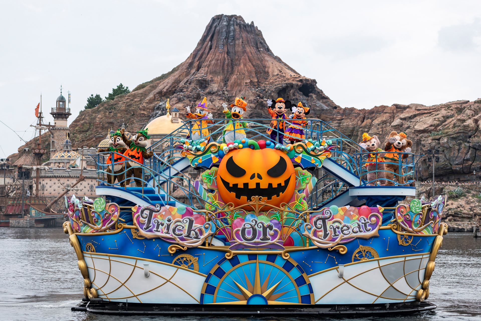 Guide to Halloween 2026 at Tokyo Disneyland & DisneySea: Duffy, Coco, Villains Parade & Higher Prices! - Disney Tourist Blog