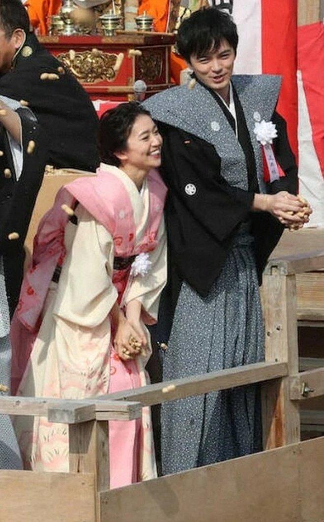 Former AKB48 member Oshima Yuko gets married to Hayashi Kento. https://t.co/sD0TzZcmDo
