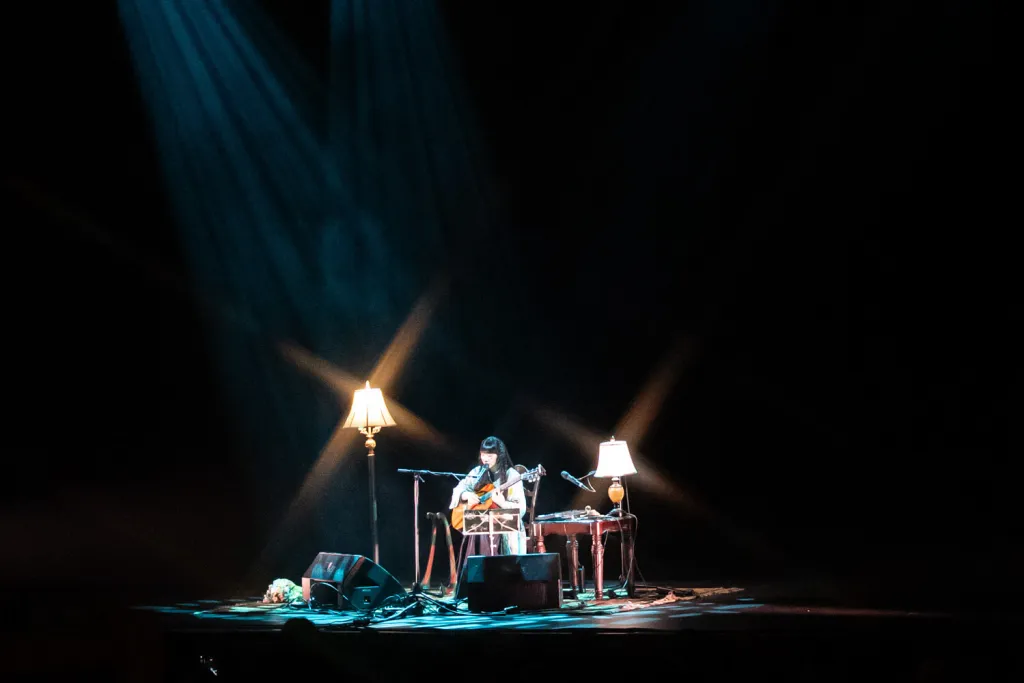 Ichiko Aoba live in Oakland: Dreamlike stillness at the Fox Theater | Electric Bloom Webzine