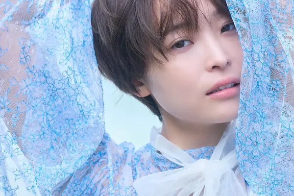 Nagisa Watanabe First Photo Book: Suiheisen