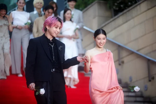 Tao Tsuchiya Graces the Matching Sequel Red Carpet with Daisuke Sakuma | KoreanUpdates.com